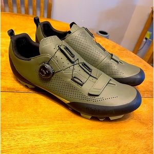 Fizik Terra Atlas gravel bike shoes. 13 3/4, NWT, green